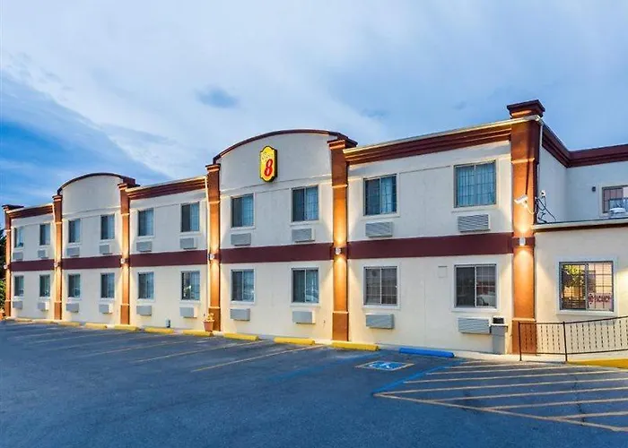 Super 8 By Wyndham Hotel