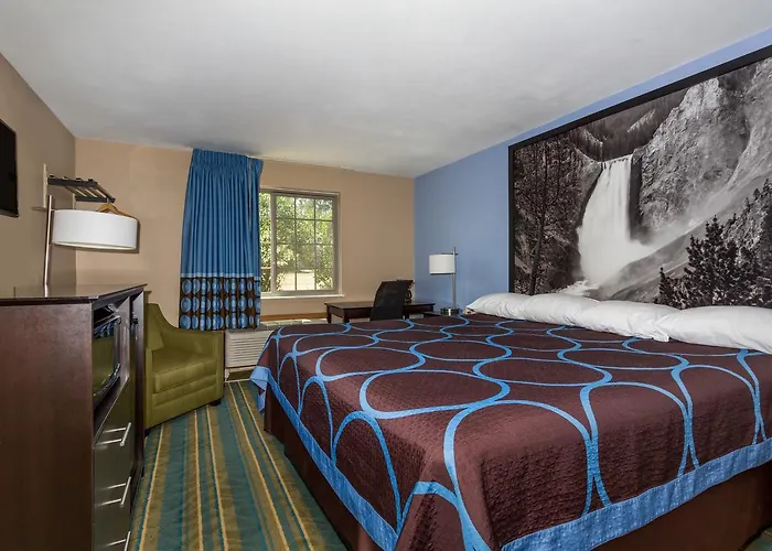 Super 8 By Wyndham Hotel