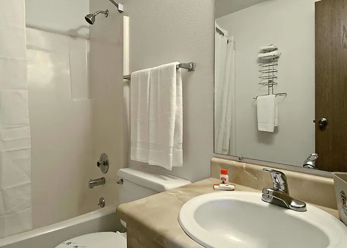 Super 8 By Wyndham Hotel