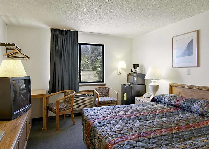 Super 8 By Wyndham Hotel